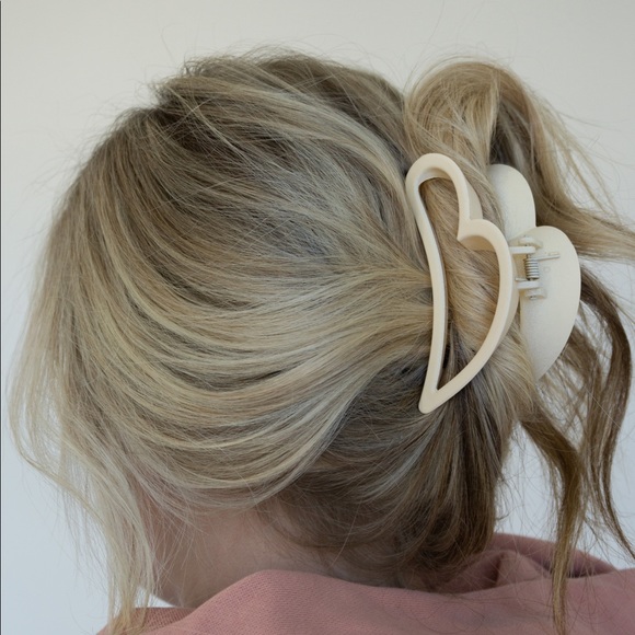 New Wavy Claw Clip - Picture 3 of 4